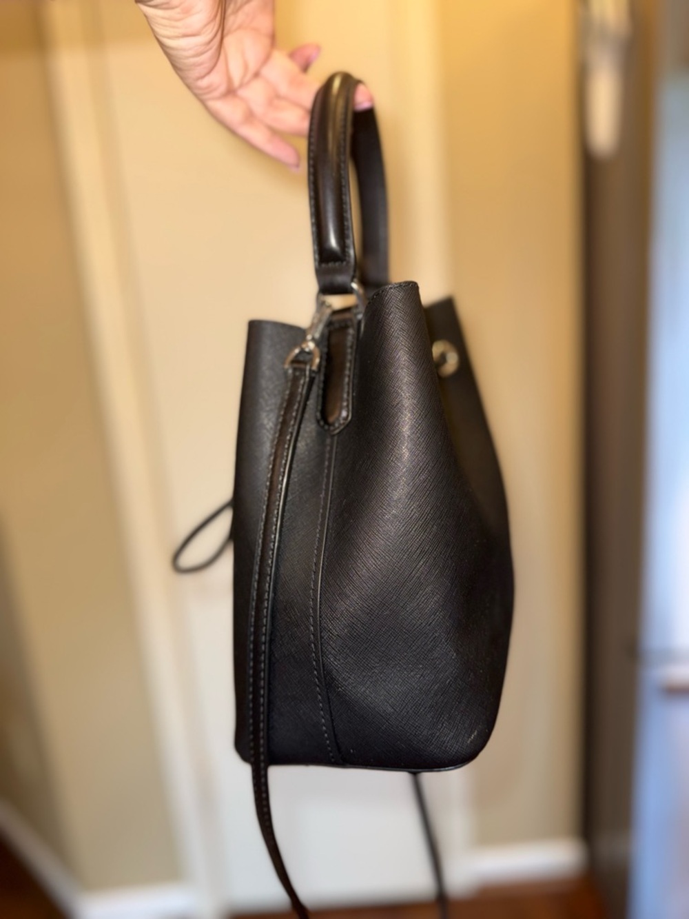 Michael Kors Suri Medium Bucket Bag Black Saffiano Leather Crossbody MK - Picture 6 of 14
